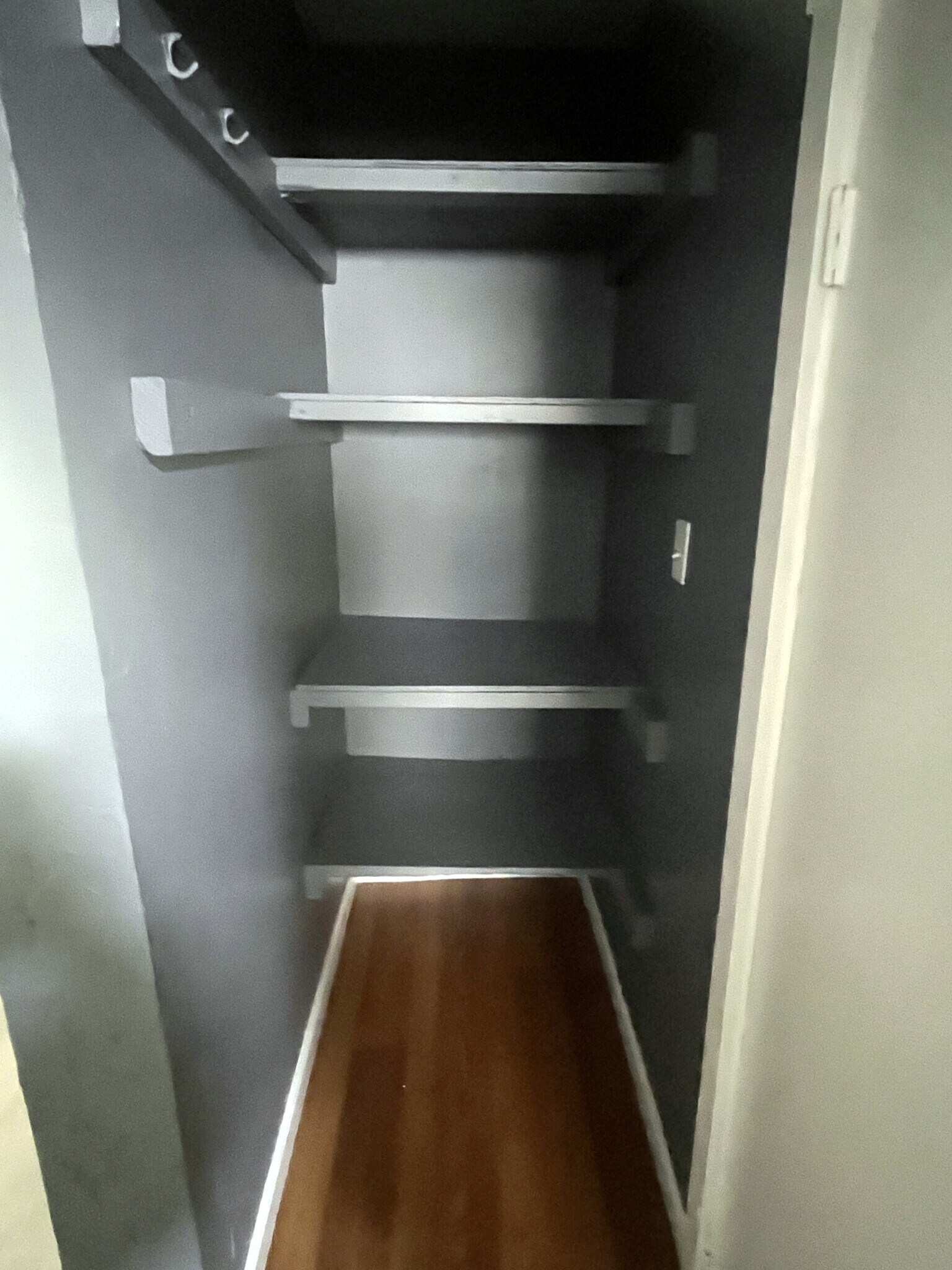 Building Photo - 909 W 17th St