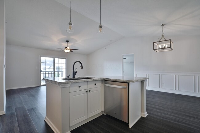 Building Photo - 763 Hidden Springs Dr