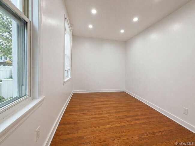 Building Photo - 14717 15th Avenue Unit 1FL