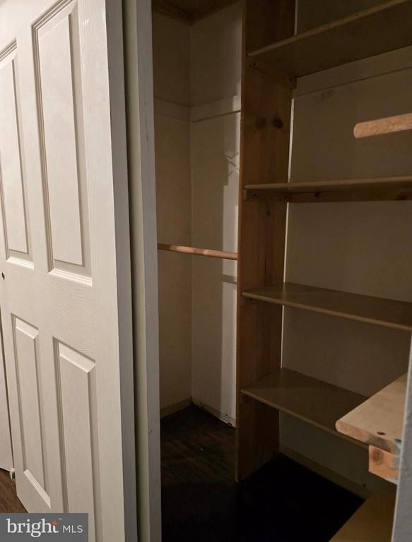 Building Photo - 1136 Fox Run