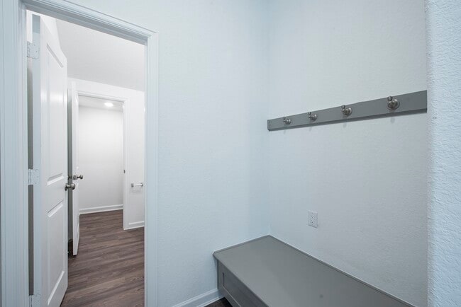 Building Photo - 585 Dry Fork Ln