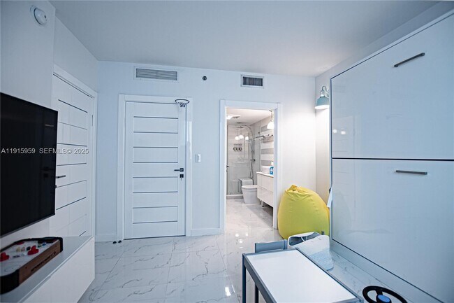 Building Photo - 500 Brickell Ave