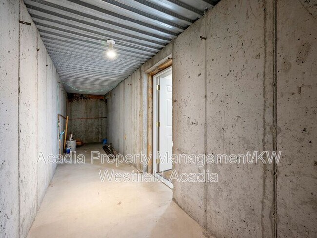 Building Photo - 25 E 2250 N