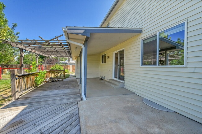 Building Photo - $2,895 - 3 Bed, 2.5 Bath Home with Central...
