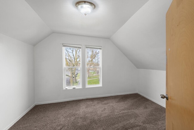 Building Photo - 1514 N Cedar St