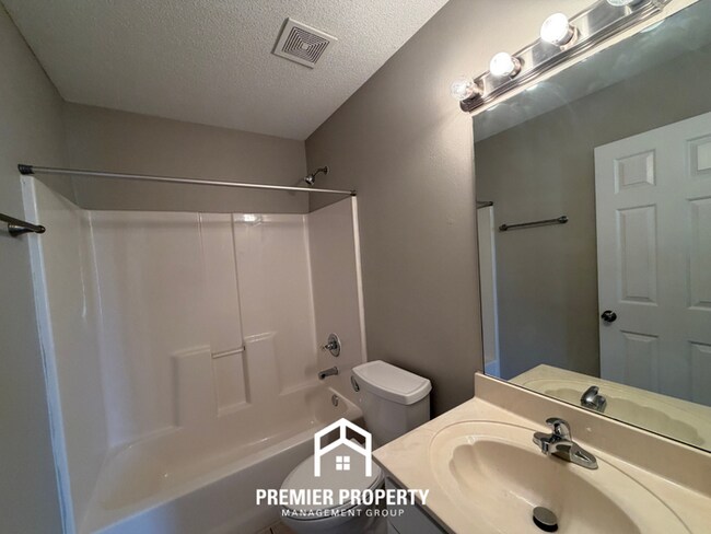 Building Photo - 45 Pine Ridge Cove