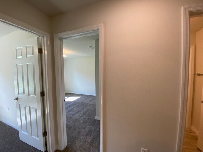 Building Photo - Great new rent on 4/2! Desirable SW Ocala Neighborhood 4/2/2 *WON'T LAST*