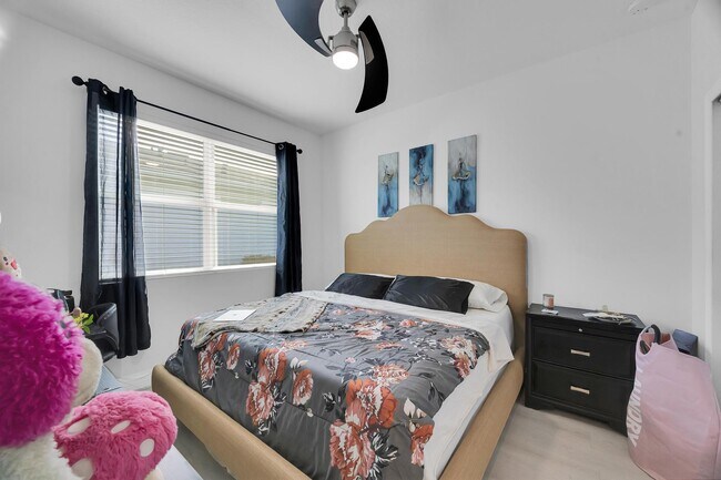 Building Photo - 10142 SW Orana Dr