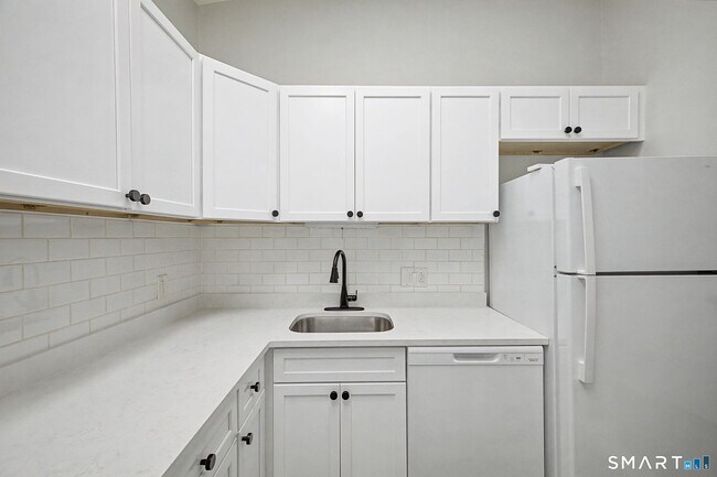 Building Photo - 81 Coalpit Hill Rd