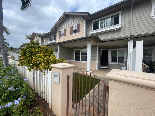Front of townhouse, which faces a quiet community courtyard - 91-1031 Kaipalaoa St