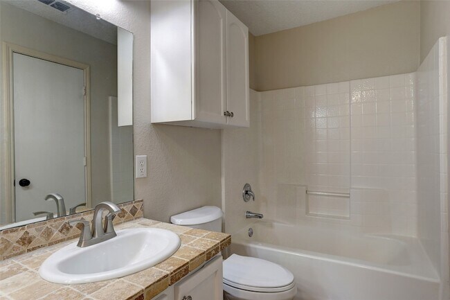 Building Photo - 4608 Cedar Crest Dr