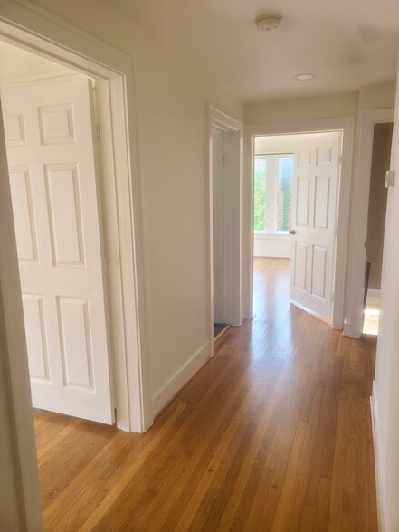Hall way to Bedroom/Bathroom - 4703 Chenevert St