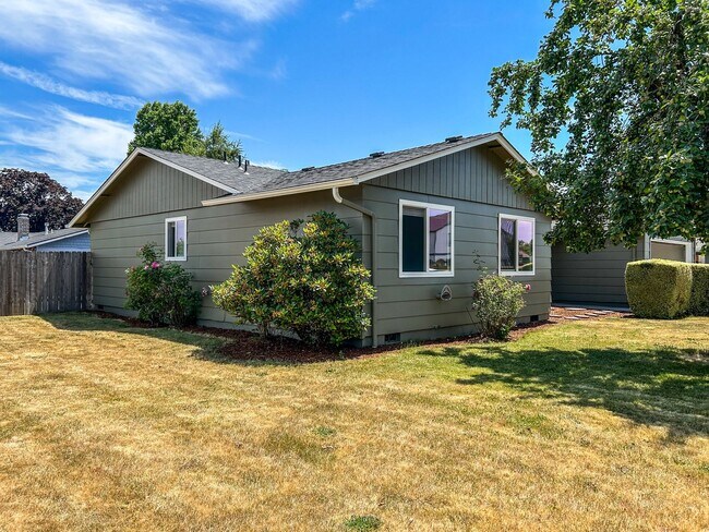 Building Photo - 1488 Warbler Dr SE