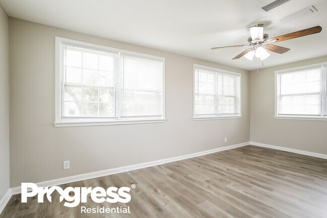 Building Photo - 6227 Pine Summit Dr
