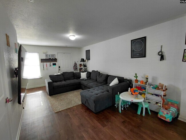 Building Photo - 836 Chariot Way