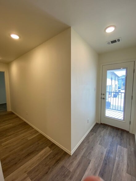 Building Photo - 916 S Amarillo Ave