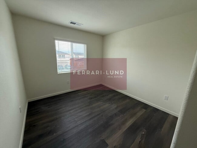 Building Photo - HOME in Lemmon Valley Community - Kay DeAlba!!