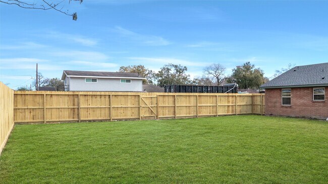 Building Photo - 5739 Turtle Creek Rd