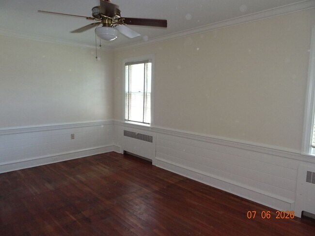 Building Photo - 3 bedrooms, 2 baths single family home