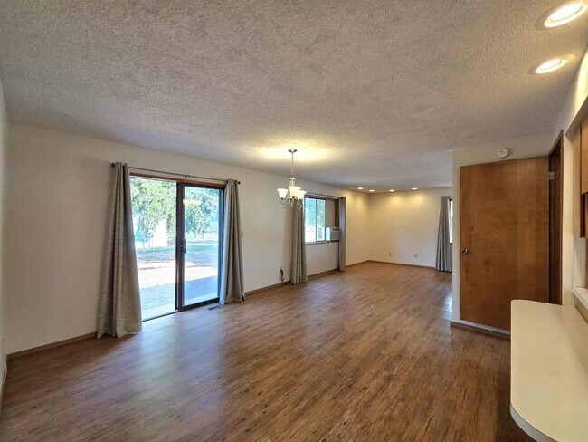 Building Photo - Large 4 Bedroom 2 Bath in Quaint Waterville
