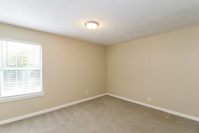 Building Photo - 235 Riverbrooke Terrace