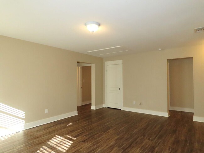 Building Photo - South Tyler! Stunning 5 Bedroom, 3.5 Bath ...