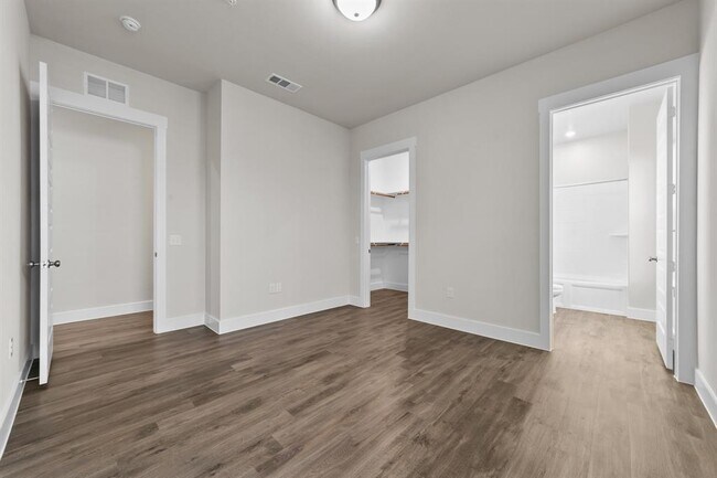 Building Photo - 1109 Saffira-