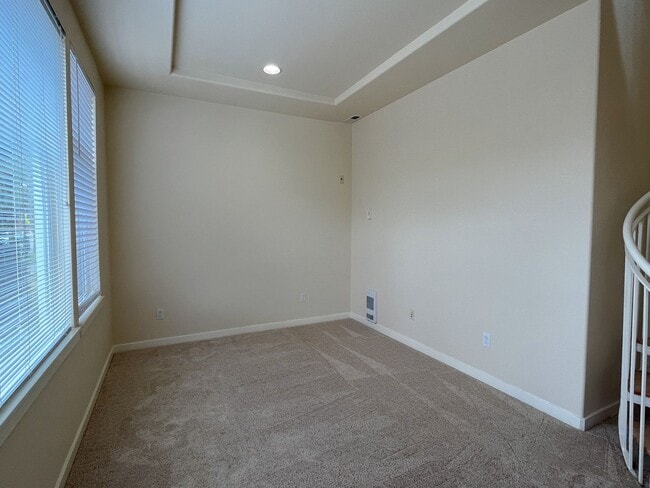 Building Photo - 2 Bed / 2.5 Bath Issaquah Highlands Townho...