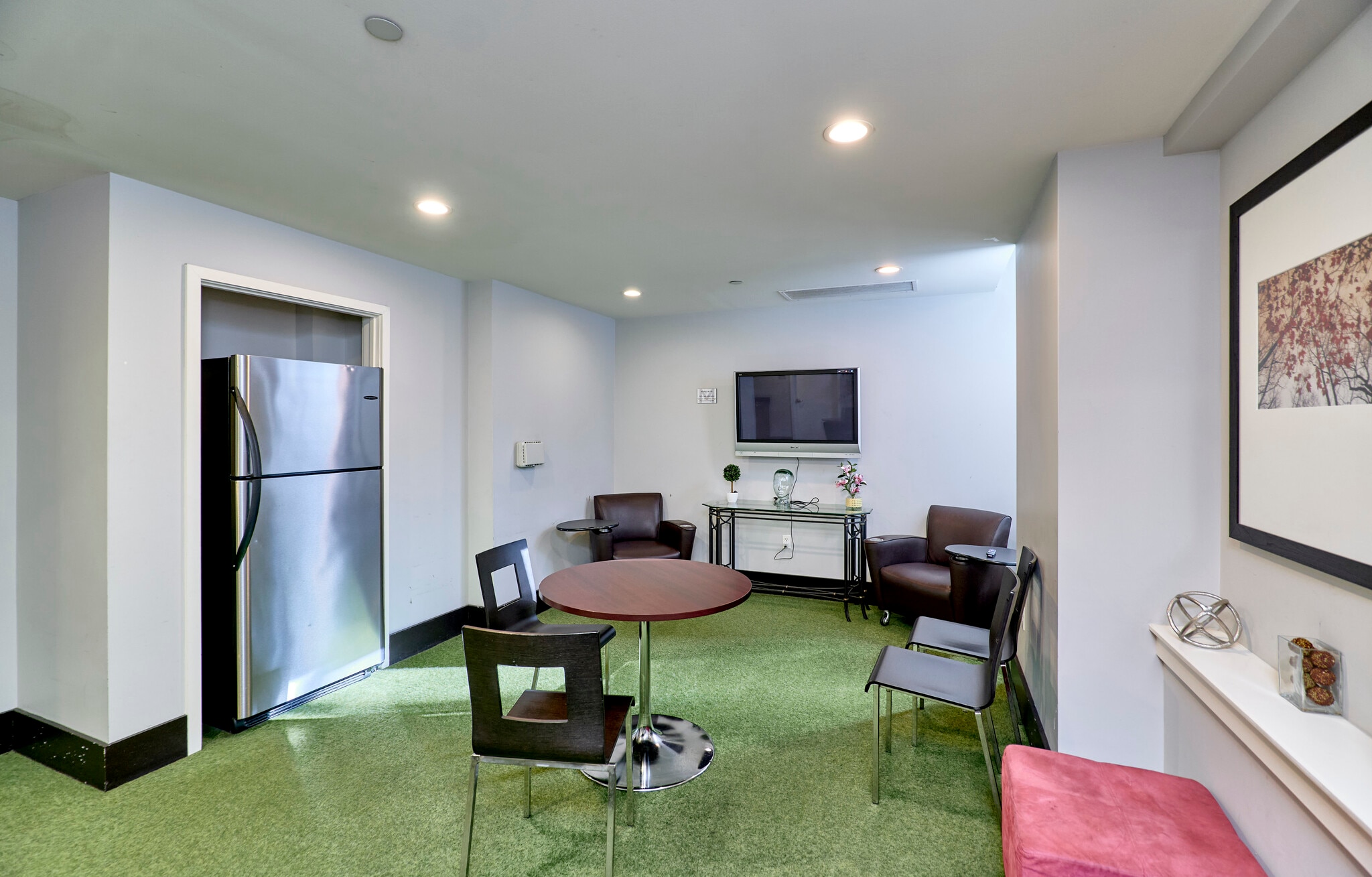 Rec room, 5th floor - 314 N Broadway