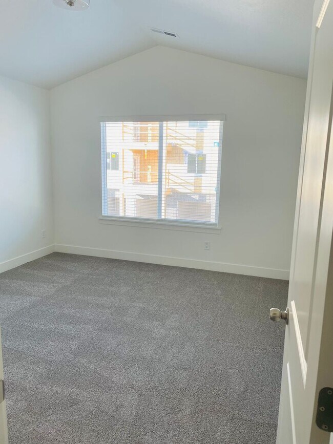 Building Photo - New Construction Townhome in Prime Riverton Location