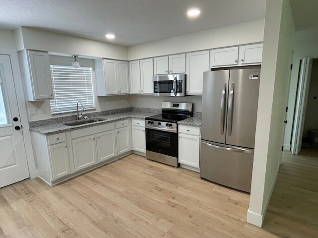 Building Photo - 1332 SE Sanchez Ave