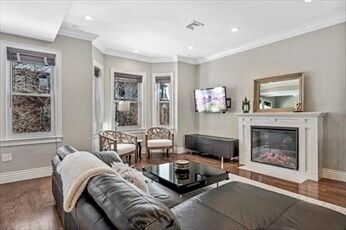 Primary Photo - 355 K St