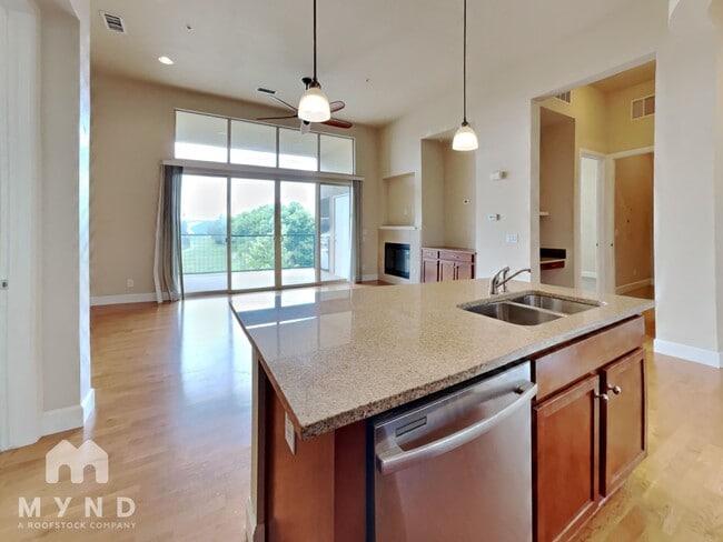 Building Photo - 307 Inverness Way S