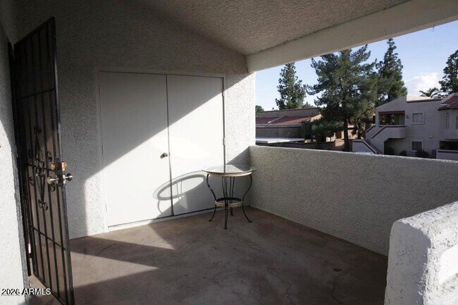 Building Photo - 850 S River Dr