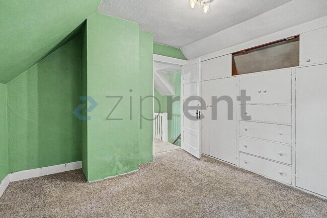 Building Photo - Unit