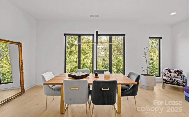 Building Photo - 2712 N Davidson St