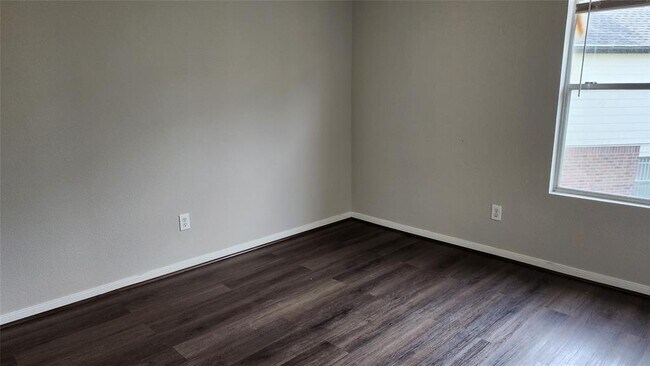 Building Photo - 7310 Fliser