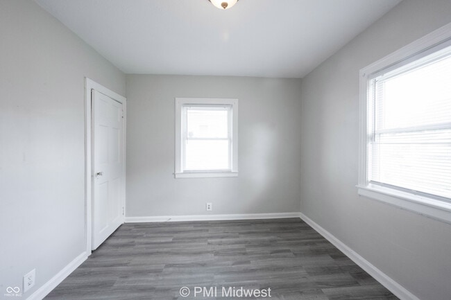 Building Photo - 1415 W Pruitt St