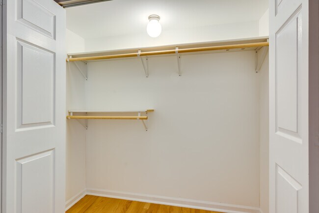 Building Photo - Huron 1347 W