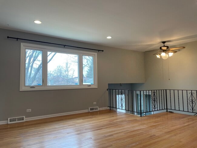 Building Photo - 837 S Iowa Ave