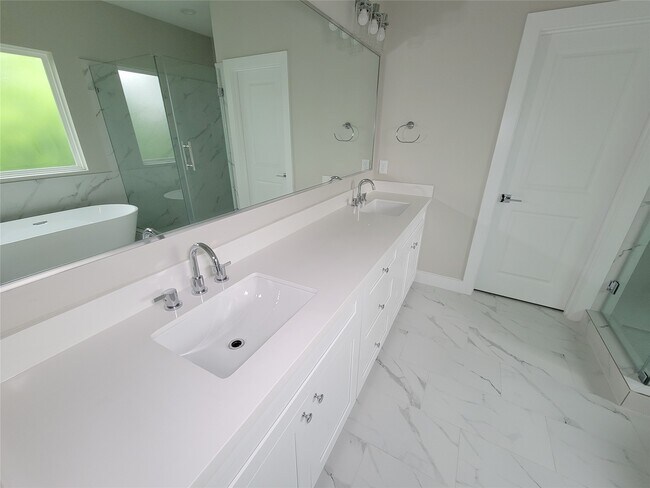 Building Photo - 8014 Huntington Spgs Ln