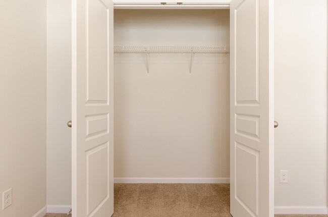 Building Photo - "Charming 3-Bedroom Home with 2 Full Baths in Beautiful Belmont!"