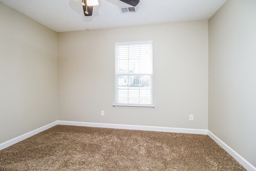 Building Photo - 1127 Sunnycrest Ct