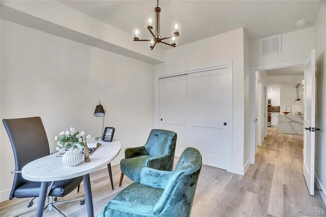 Building Photo - Luxury 2Bd/2Ba Corner Condo in Louisville