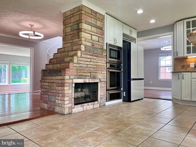 Building Photo - 5350 Ravensworth Rd