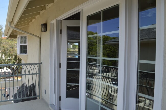 Building Photo - 1 Bedroom Condo in Mission Hills