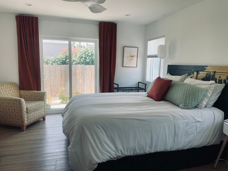 Building Photo - 5323 Templeton St