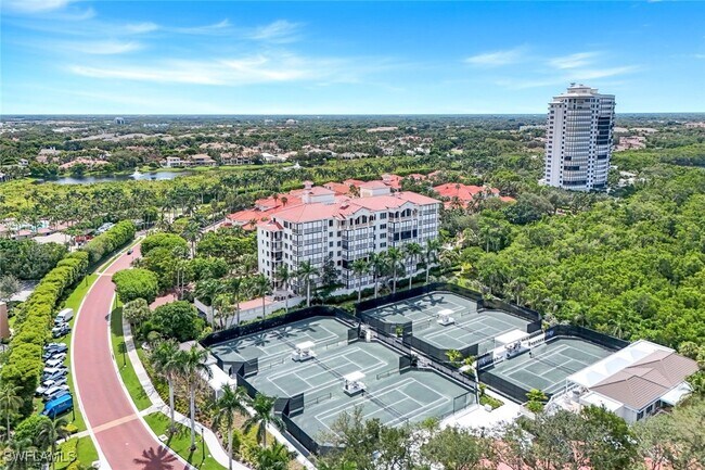 Building Photo - 8720 Bay Colony Dr