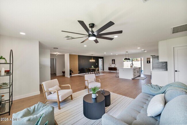 Building Photo - 4414 S Terrace Rd