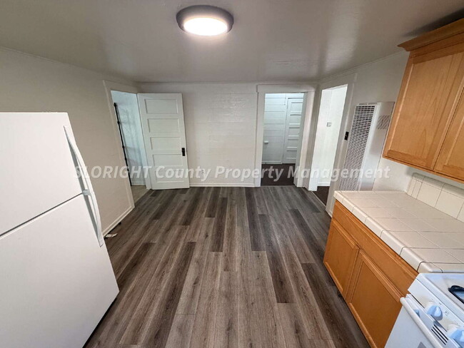 Building Photo - AVAILABLE NOW - Two Blocks From Poly - 2 Bed / 1 Bath